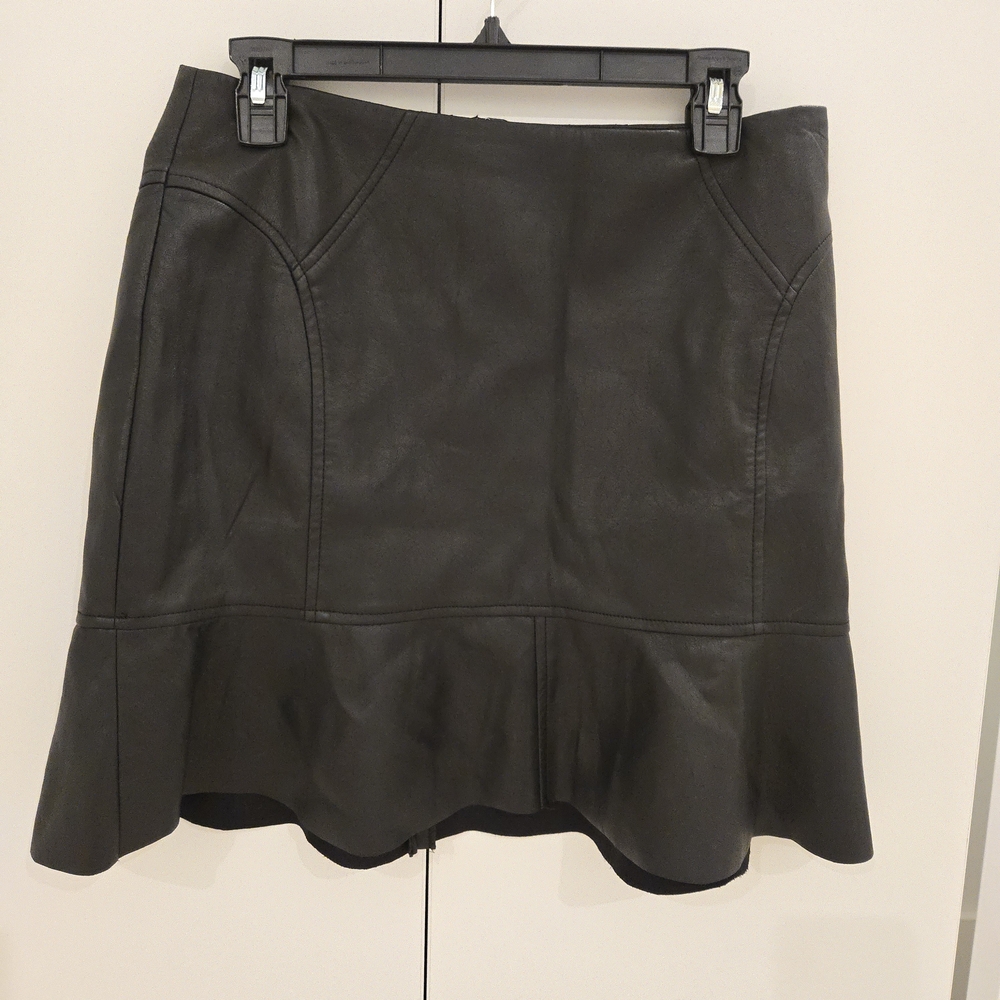 BCBGMAXAZRIA Black Faux Leather Ruffle Hem Mini Skirt Size M